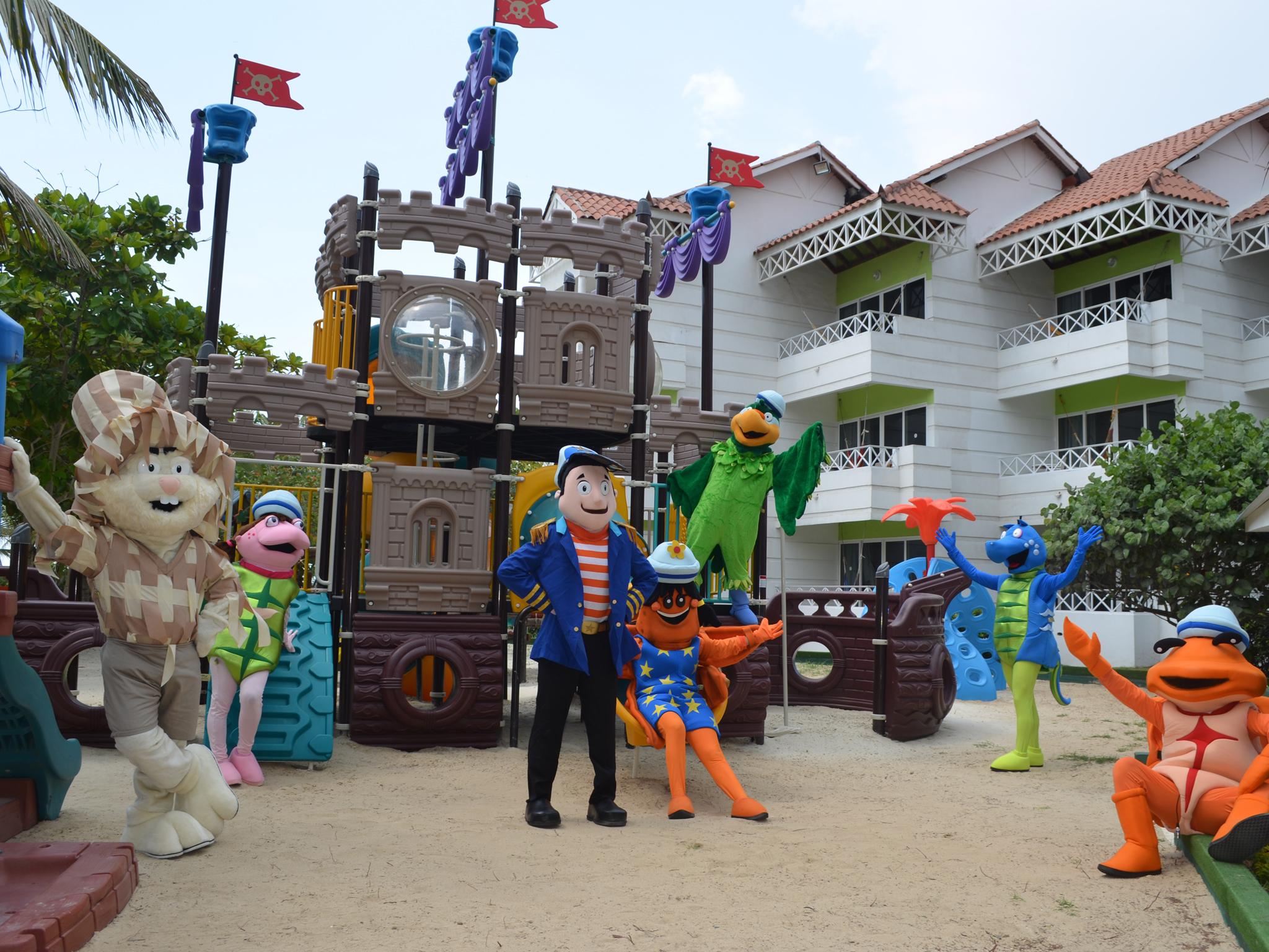 Hotel Las Americas Casa De Playa Cartagena Екстериор снимка Characters from the series at Legoland Malaysia Resort