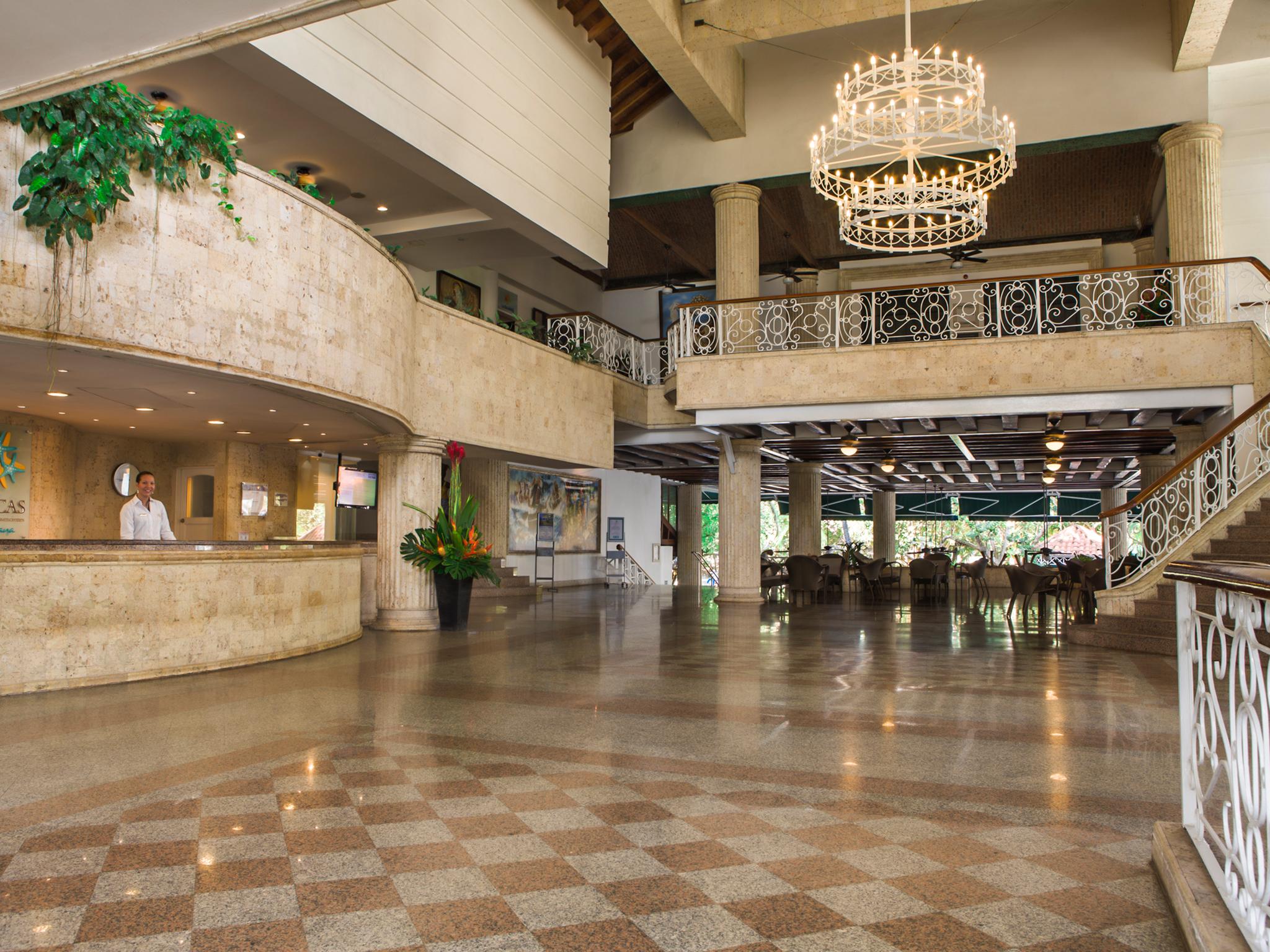 Hotel Las Americas Casa De Playa Cartagena Екстериор снимка Lobby