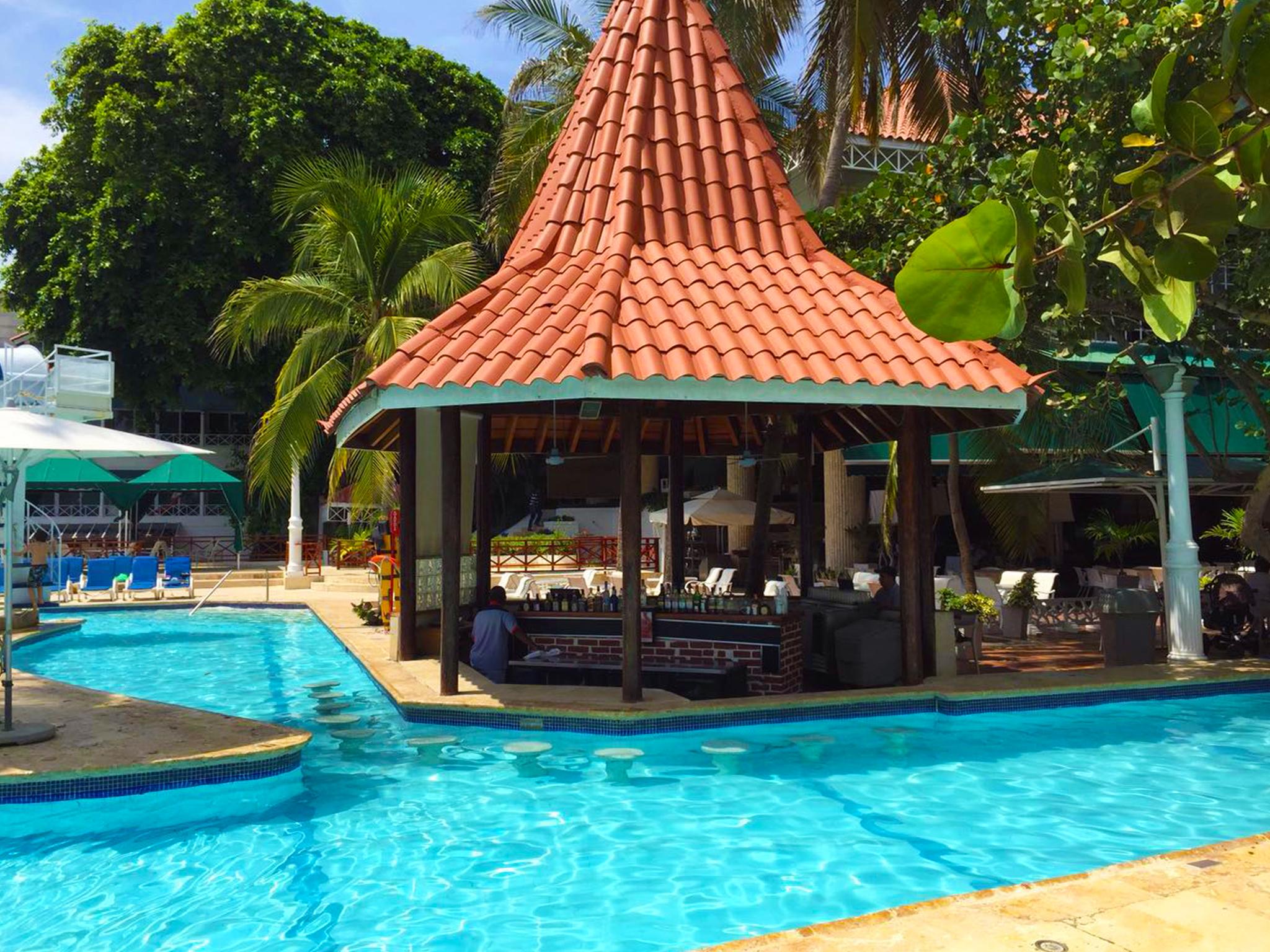 Hotel Las Americas Casa De Playa Cartagena Екстериор снимка The swimming pool at the hotel