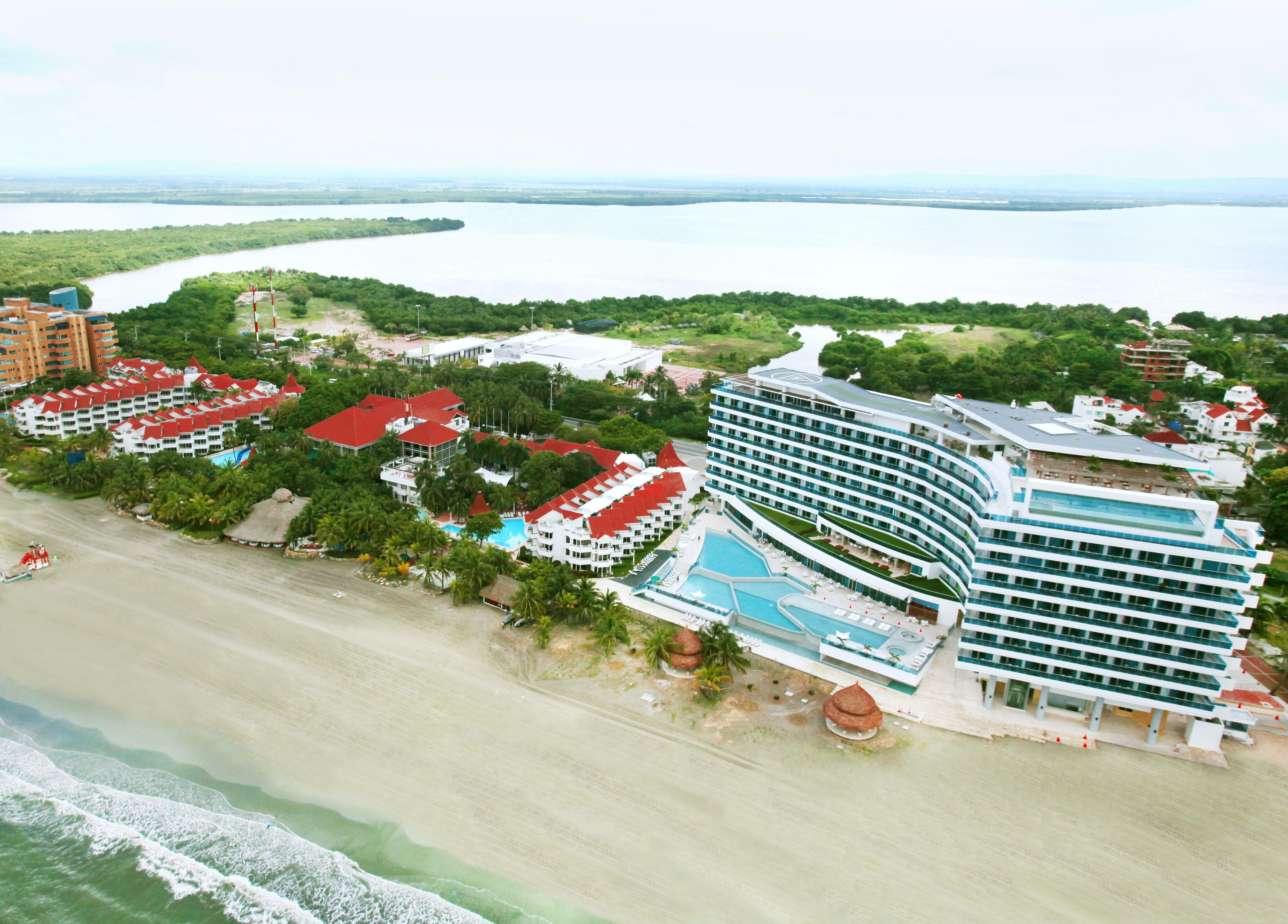 Hotel Las Americas Casa De Playa Cartagena Екстериор снимка Aerial view of the resort