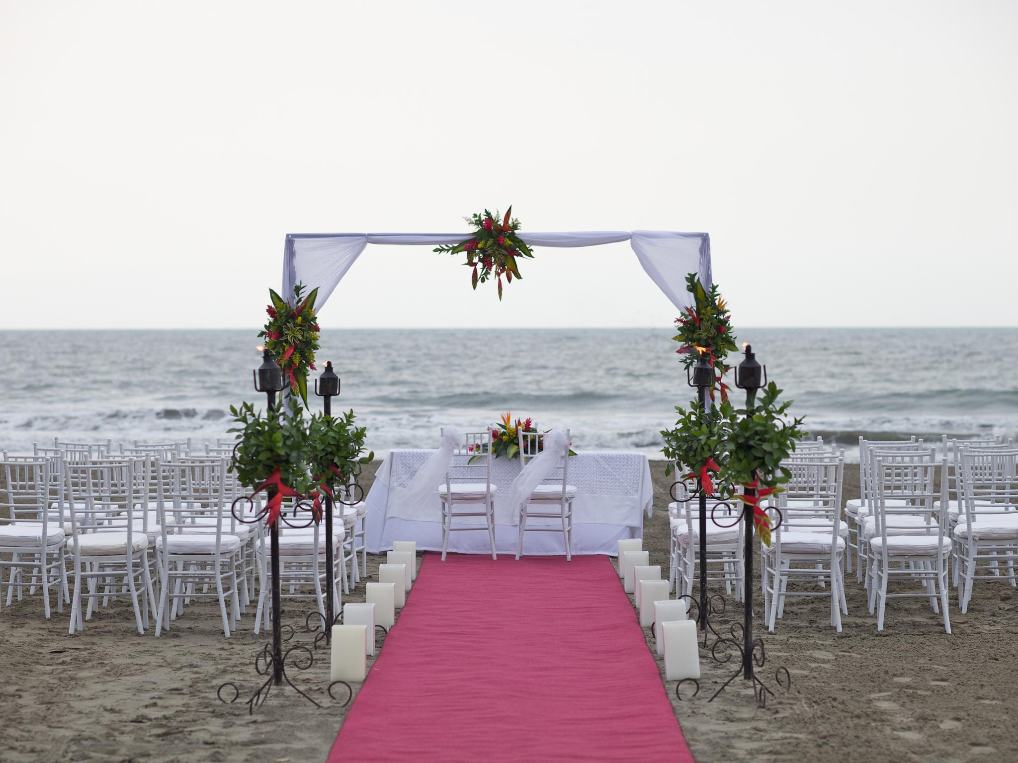 Hotel Las Americas Casa De Playa Cartagena Екстериор снимка A beach wedding in Acapulco, Mexico