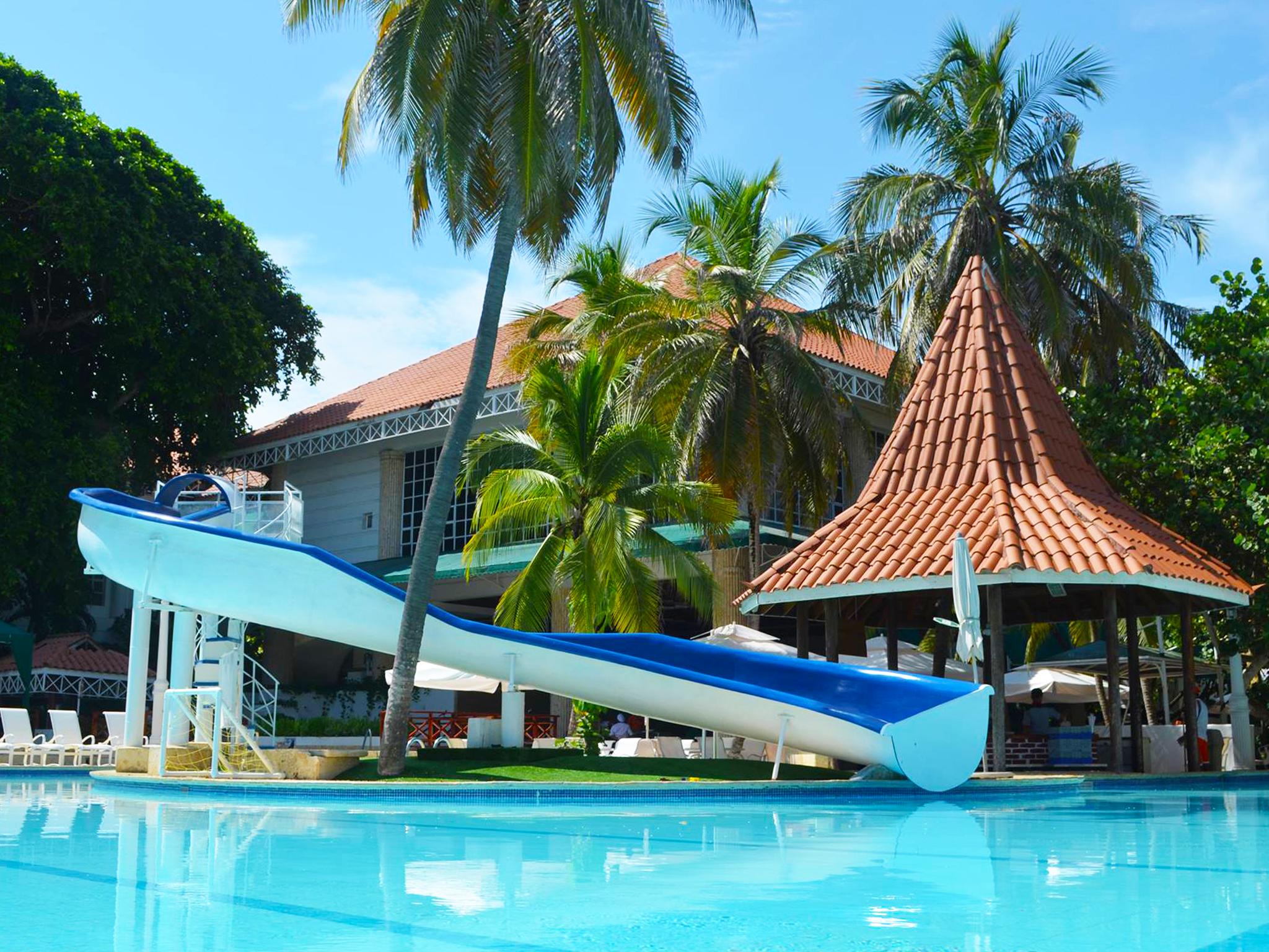 Hotel Las Americas Casa De Playa Cartagena Екстериор снимка The swimming pool at the hotel