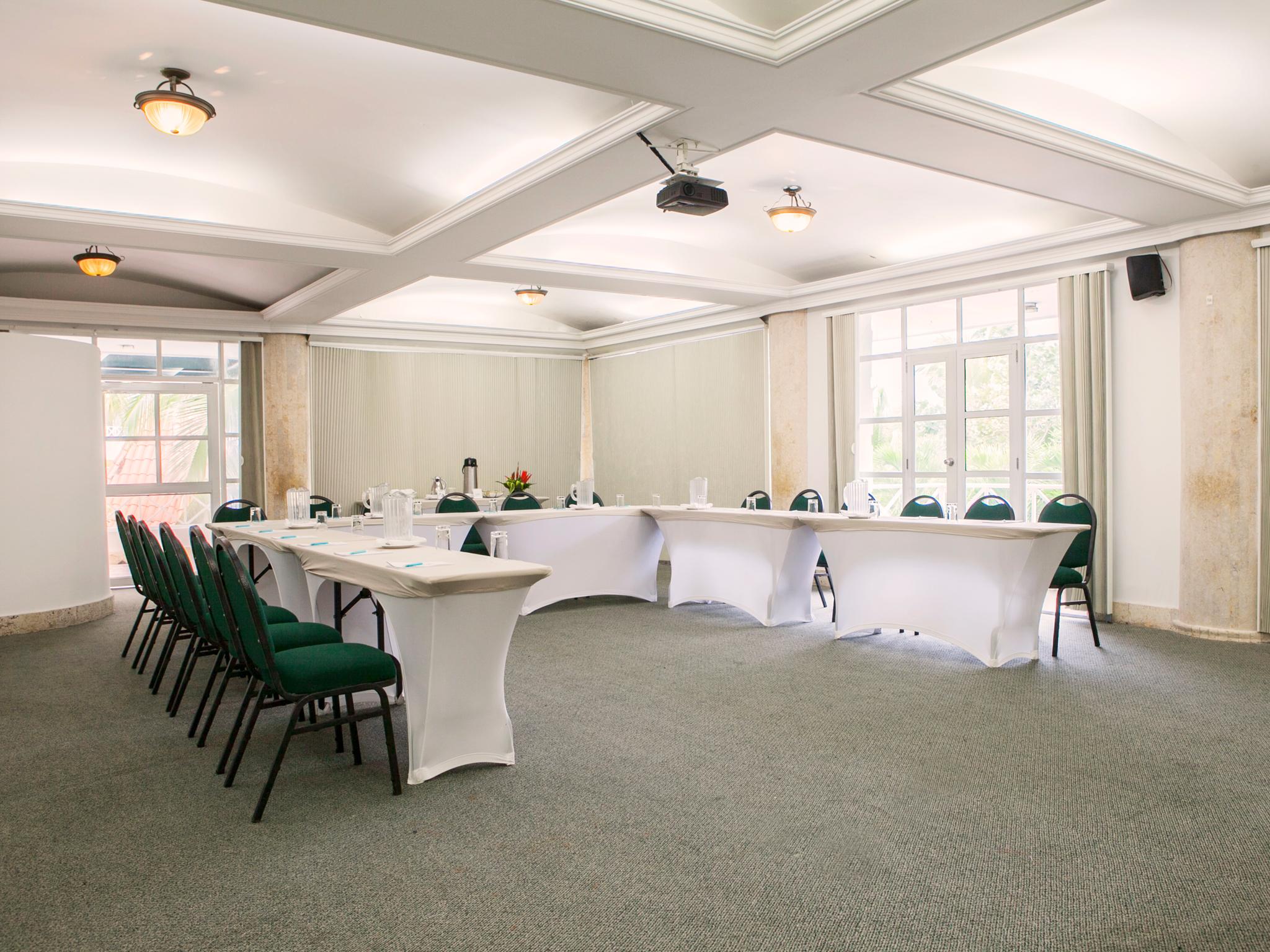 Hotel Las Americas Casa De Playa Cartagena Екстериор снимка Meeting room