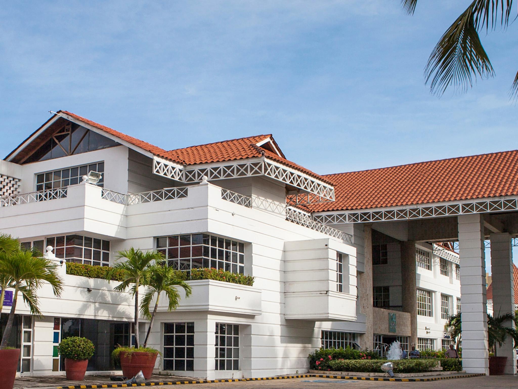Hotel Las Americas Casa De Playa Cartagena Екстериор снимка The University of Nottingham Malaysia Campus