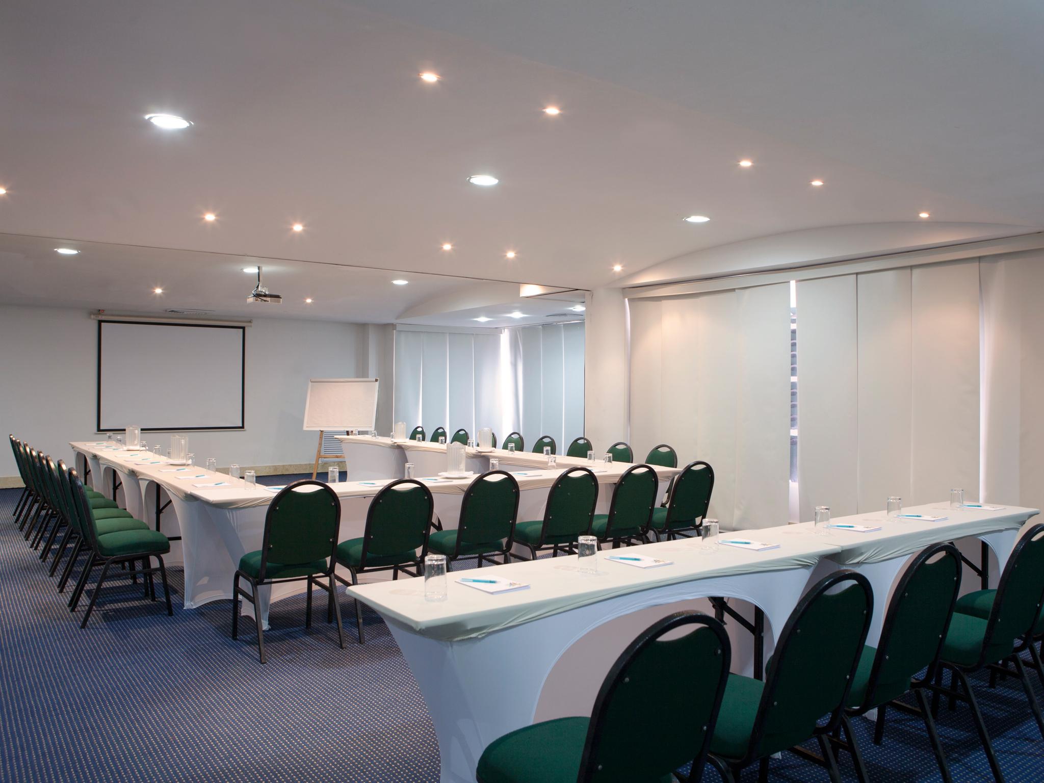 Hotel Las Americas Casa De Playa Cartagena Екстериор снимка Meeting room
