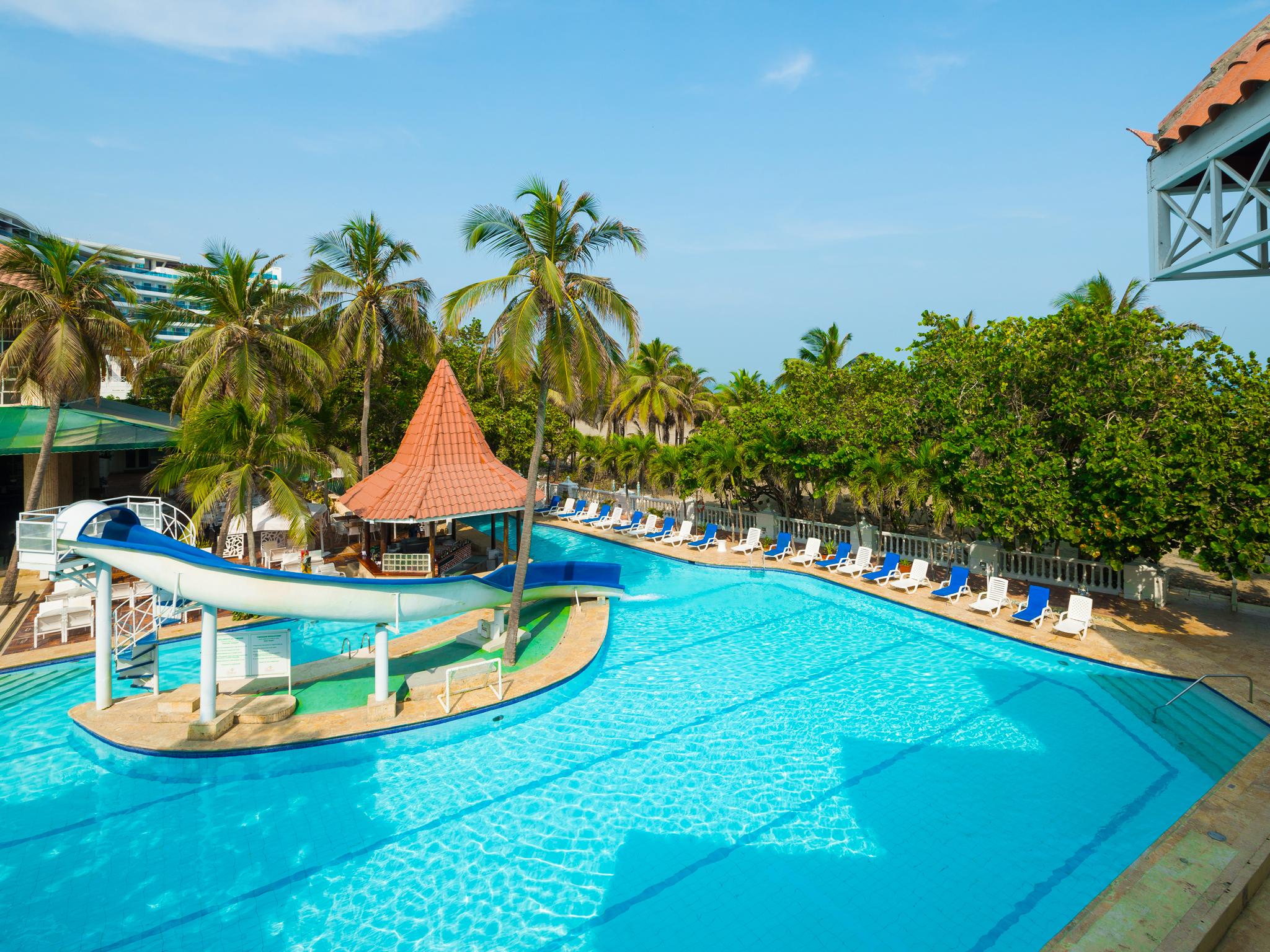 Hotel Las Americas Casa De Playa Cartagena Екстериор снимка The swimming pool at the hotel