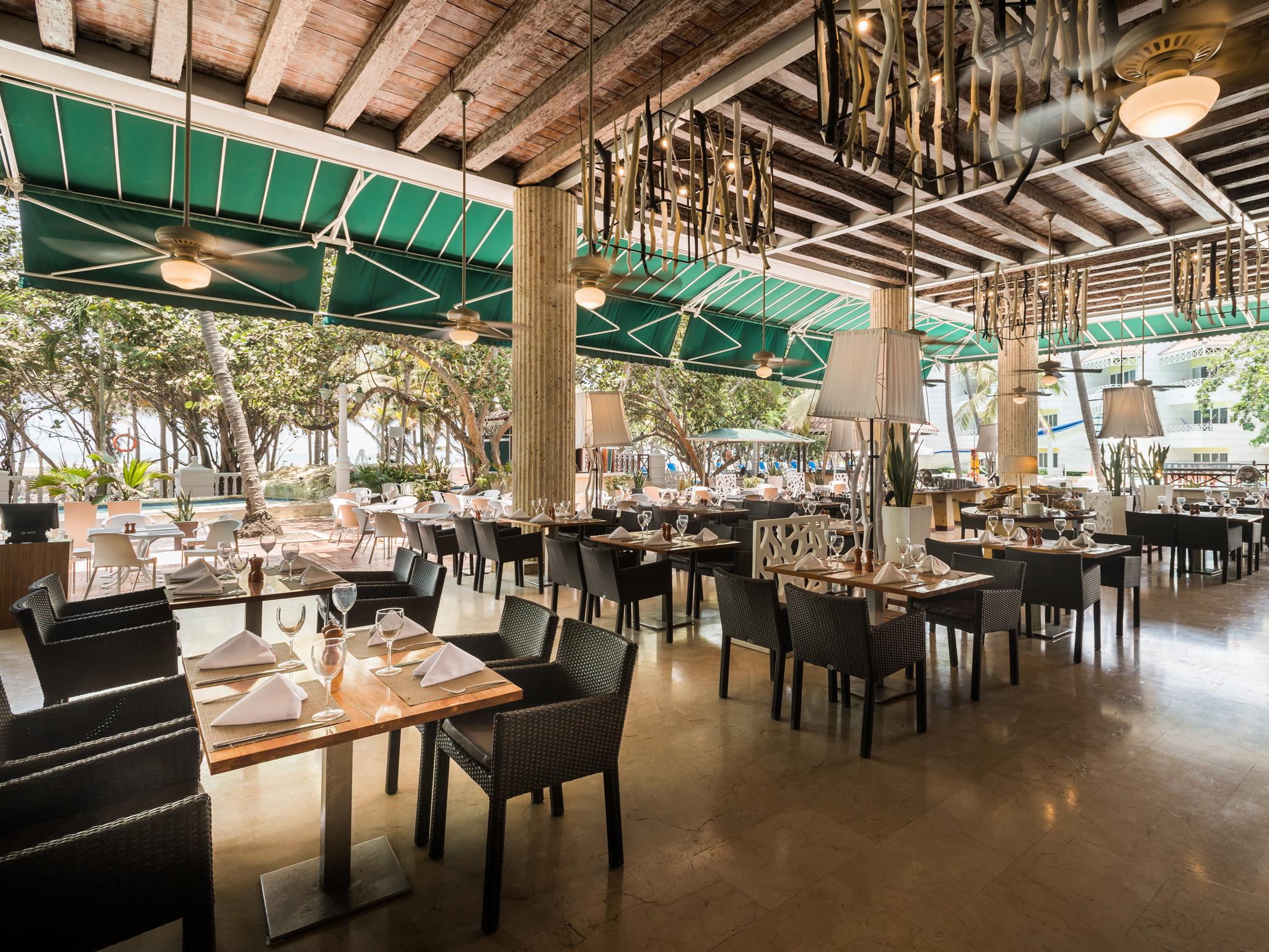 Hotel Las Americas Casa De Playa Cartagena Екстериор снимка The interior of the restaurant