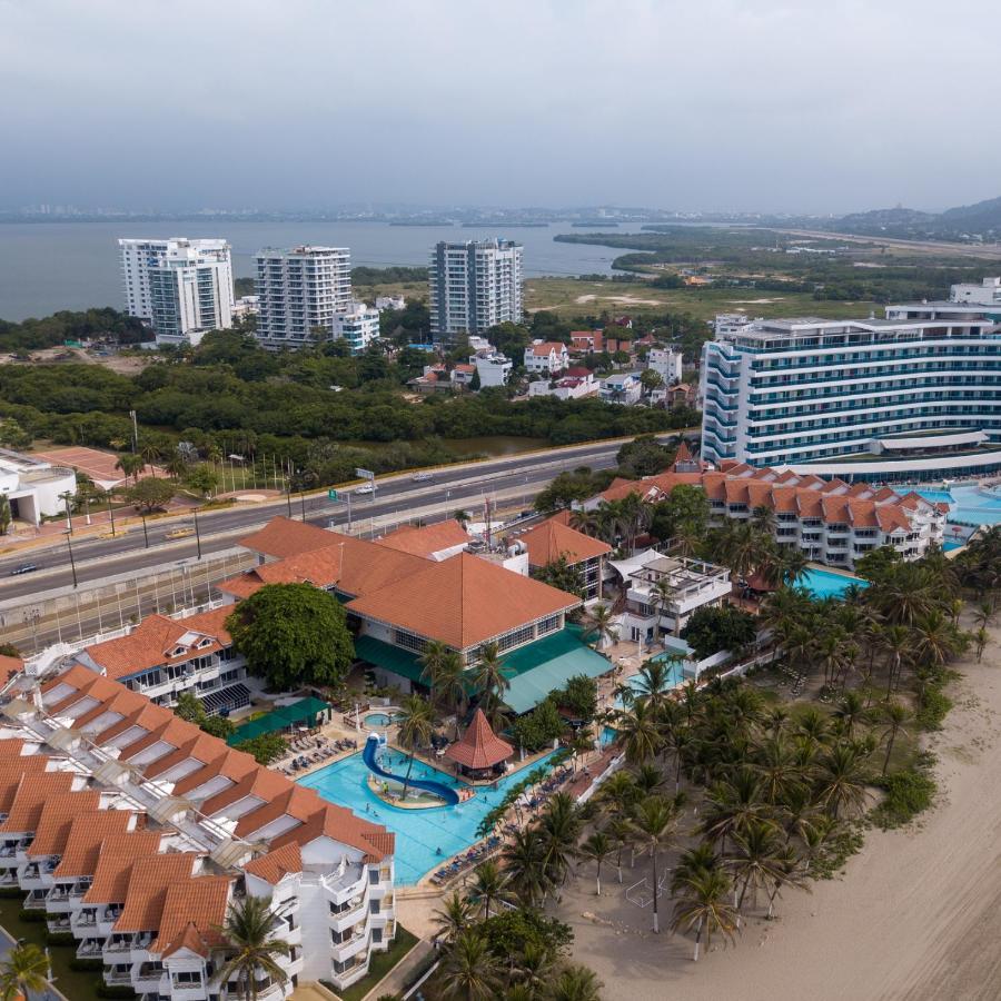 Hotel Las Americas Casa De Playa Cartagena Екстериор снимка Aerial view of the resort