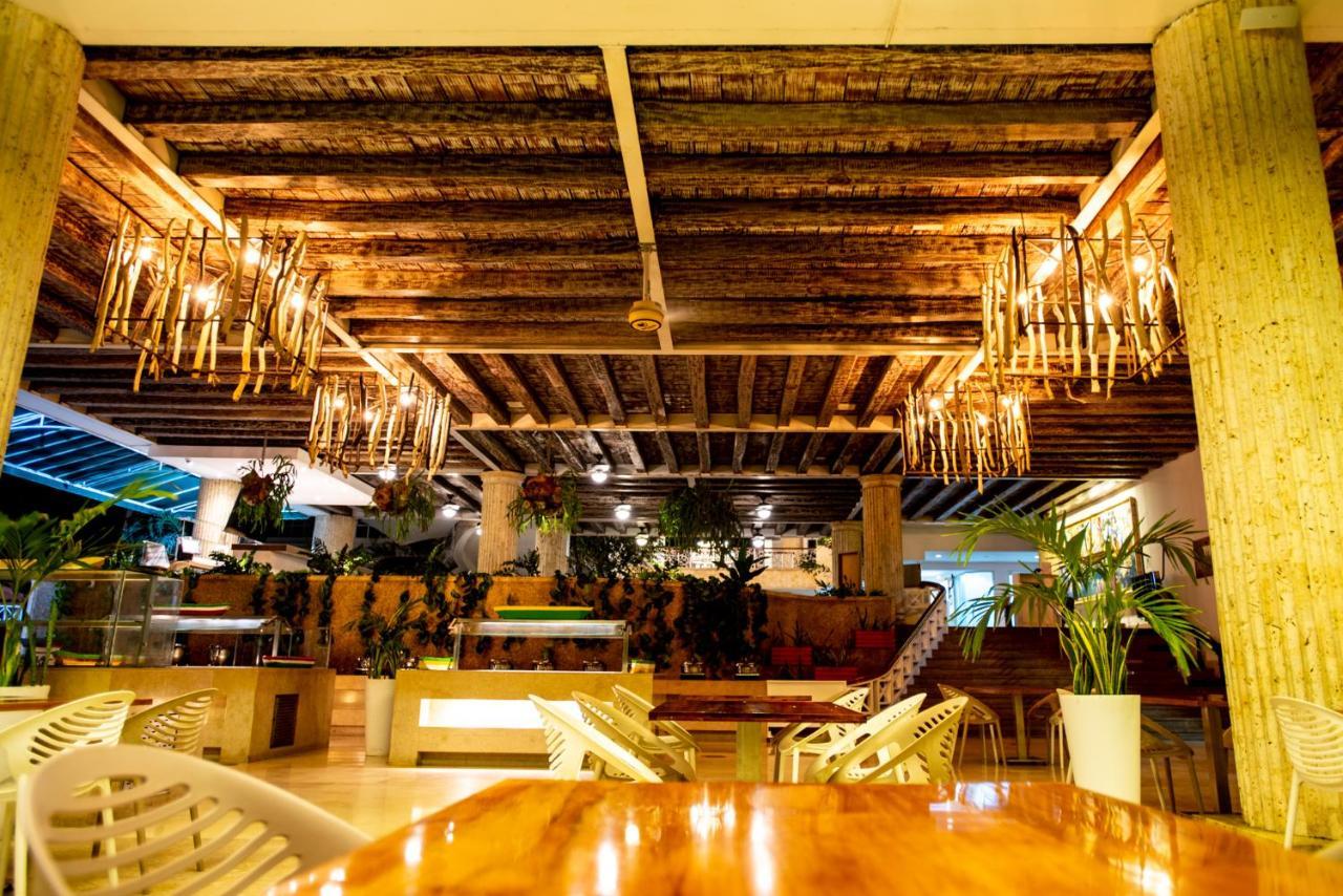 Hotel Las Americas Casa De Playa Cartagena Екстериор снимка The lobby of the hotel