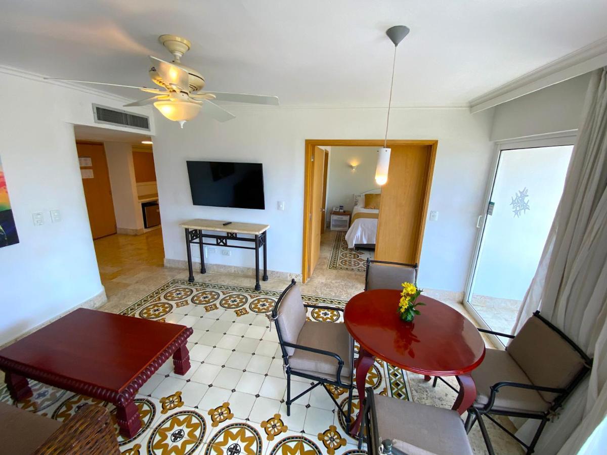 Hotel Las Americas Casa De Playa Cartagena Екстериор снимка A suite at the hotel