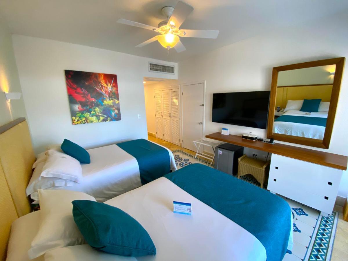 Hotel Las Americas Casa De Playa Cartagena Екстериор снимка A room at the hotel