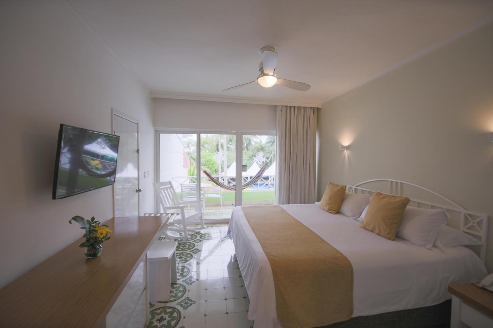 Hotel Las Americas Casa De Playa Cartagena Екстериор снимка A room at the hotel